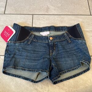 Isabel maternity Jean shorts size 4/27